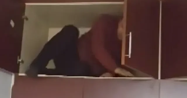 49 ayrı suçtan aranan firari gardırobun içinde battaniyeye sarılı halde yakalandı: O anlar kamerada VİDEO İZLE