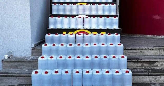 Adana da yılbaşı öncesi sahte içki operasyonu: 2 ton kaçak etil alkol ele geçirildi Adana Haberleri