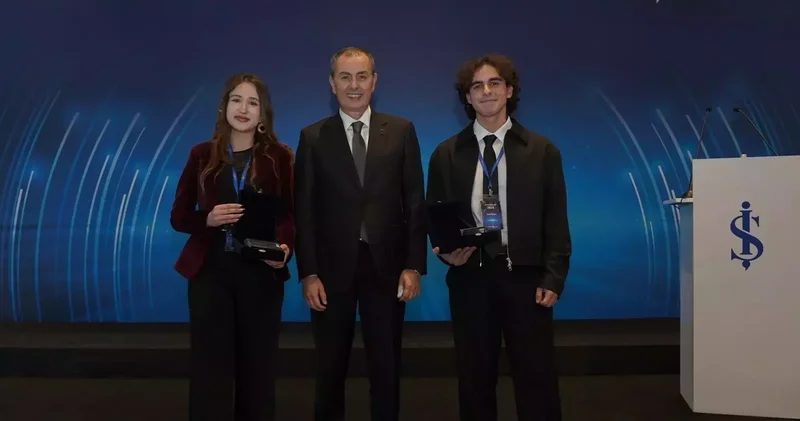 Üniversite sınavında üstün başarı gösteren ‘Altın Gençler’ ödüllendirildi