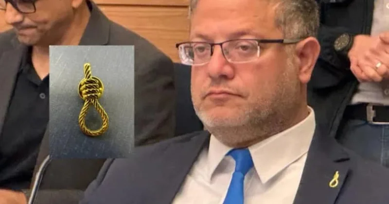 Soykırımcı İsrail in Güvenlik Bakanı yağlı urgan rozeti taktı