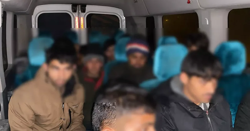 Erzurum da 37 düzensiz göçmen yakalandı, 3 zanlı tutuklandı