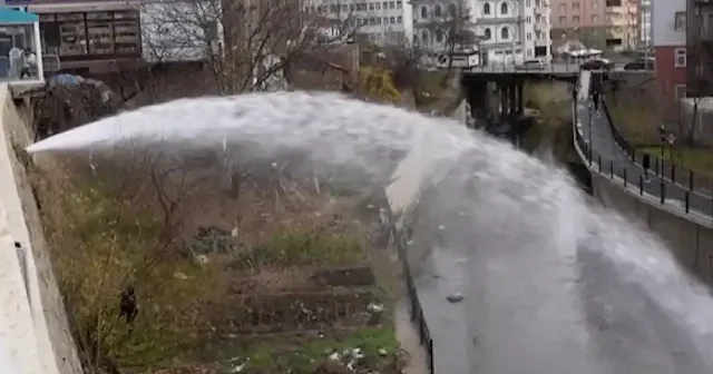 Gümüşhane de tonlarca su boşa aktı VİDEO İZLE