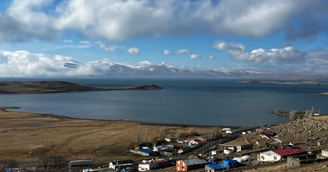 Sıcaklıklar mevsim normali üzerinde; Çıldır Gölü de donmadı Kars Haberleri