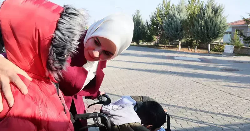 Bakan Göktaş, devlet korumasına alınan Adnan ı ziyaret etti