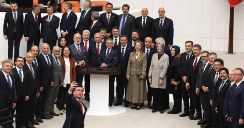 Mecliste 42 kişilik selfie: AKP’li 230 vekile uyarı mı?