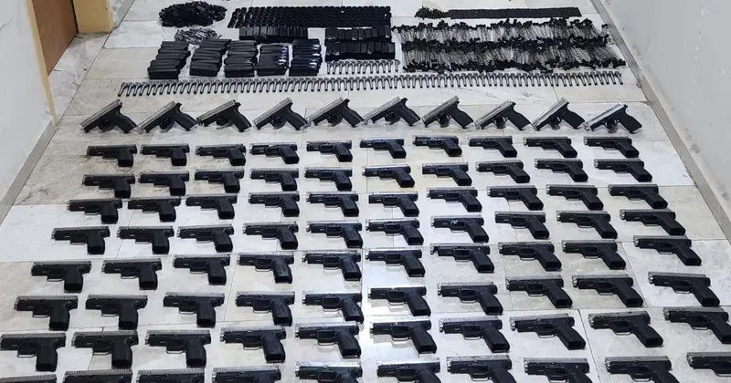 Polisin durdurduğu otomobilden cephanelik ele geçirildi