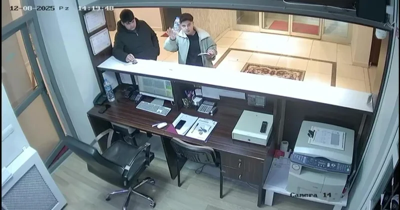 Öğrencilerden örnek davranış: Su aldılar, parasını kameraya gösterip bıraktılar