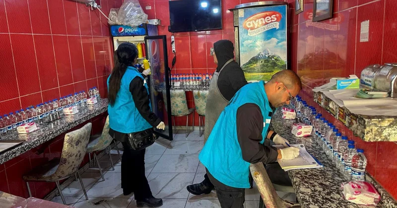 Tavuk dönercilere denetim: Son kullanma tarihi geçmiş 426 kilo ürüne el konuldu