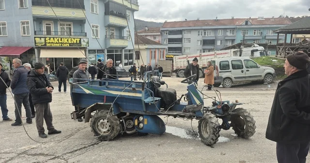 Düzce de park halindeyken freni boşalan tır, 4 araç ile marketin duvarına çarptı Düzce Haberleri