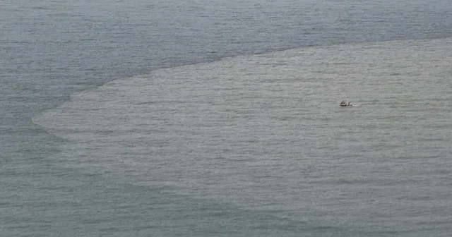 Bartın Irmağı nın döküldüğü noktada denizin rengi kahverengiye döndü Bartın Haberleri