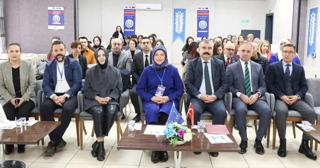 Genç kadınlar dijital dünyada güçleniyor Proje ile genç kadınların dijital mahremiyet ve siber güvenlik konularında bilinçlendirilmesi hedefleniyor Eskişehir Haberleri