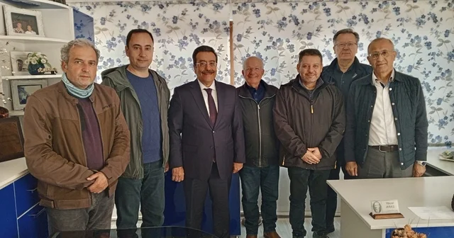 Burhaniye Kaymakamı Atilla dan eğitim faaliyetlerini destekleme derneğine ziyaret Balıkesir Haberleri