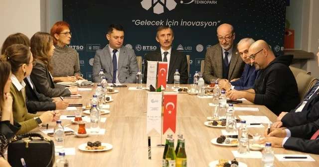 Akademi ve iş dünyası ULUTEK te bir araya geldi ULUTEK Genel Müdürü Prof. Dr. İrfan Karagöz: Bursa nın Ar Ge kapasitesini büyütmek için dönüşümü birlikte inşa etmek zorundayız Bursa Haberleri