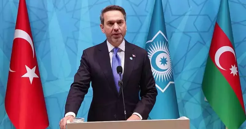 Bakan Bayraktar: Doğudan batıya kesintisiz enerji akışı için büyük bir yeşil şebeke hedefliyoruz
