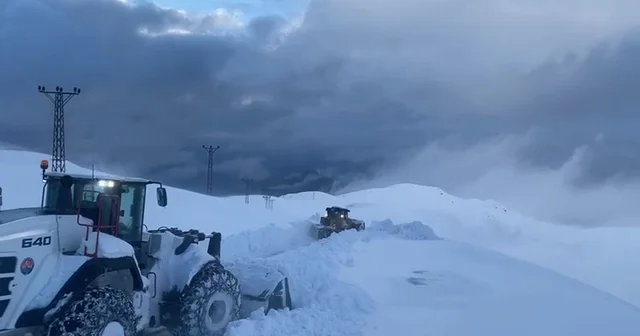 Şırnak ta karla mücadele çalışması Şırnak Haberleri