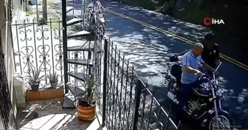 Kolombiya da Yamaçtan Düşen Kayalara Faciadan Son Anda Kurtuldular