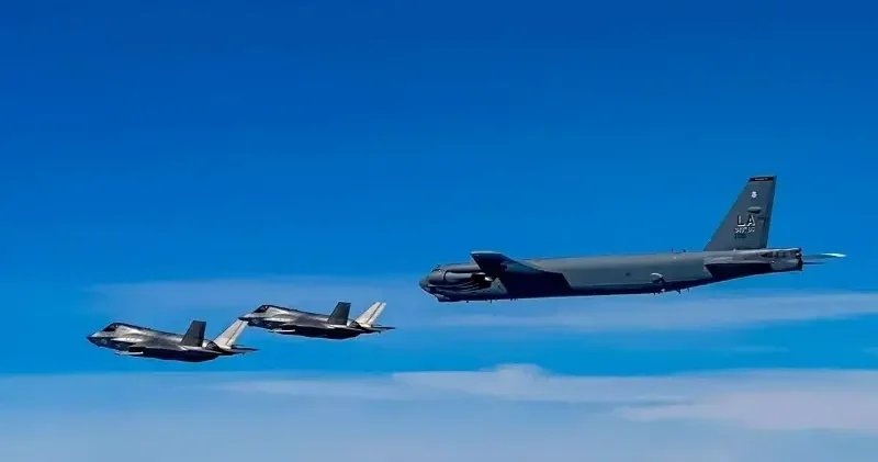 ABD savaş uçakları Venezuela hava sahası yakınlarında uçuş yaptı Dünya Haberleri