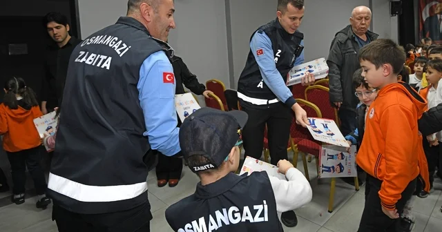 Osmangazi de minikler zabıtanın görevlerini öğrendi Osmangazi Belediyesi nden öğrencilere farkındalık eğitimi Bursa Haberleri
