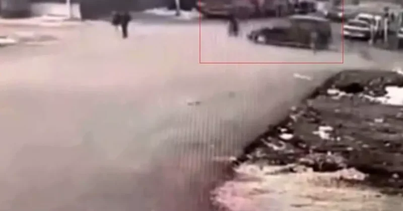 Gaziantep’te kaza: Hafif ticari araç motosiklete, motosiklet yayaya çarptı