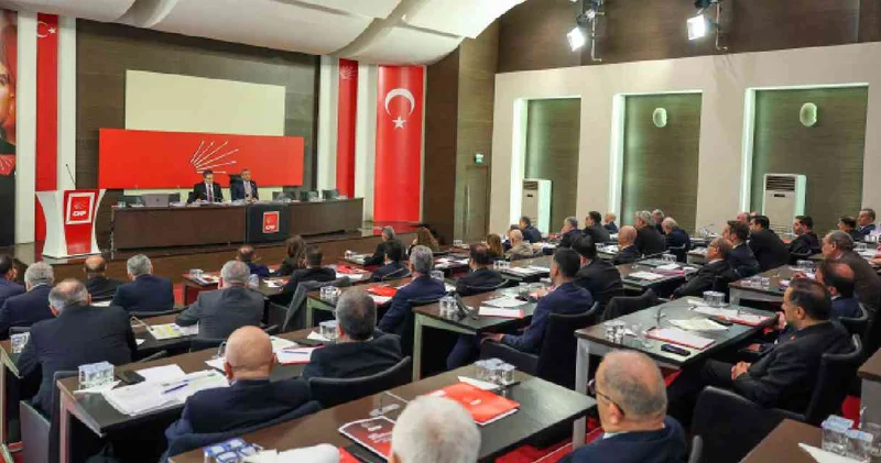 CHP nin 2026 planı: Özgür Özel den il başkanlarına seçim talimatı!