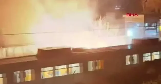 Bakırköy de metro durağındaki yangın söndürüldü