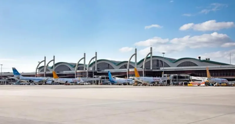 İstanbul da hava trafiğine fırtına ayarı! Sabiha Gökçen için açıklama geldi