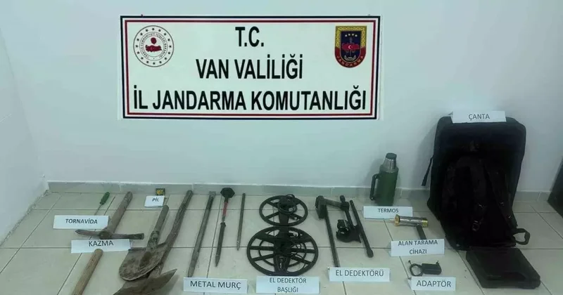 Van’da tarihi kale yakınında kazı yapan 2 kişi yakalandı