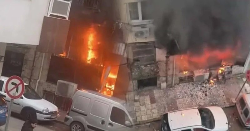 Manisa’da yangın paniği! Alevler 2. kata kadar ulaştı