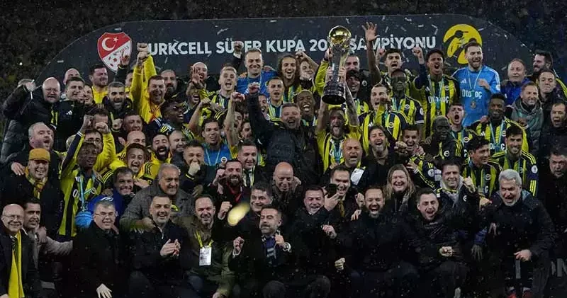 Süper Kupa’yı kazanan Fenerbahçe, 2026 yılına kupayla başladı
