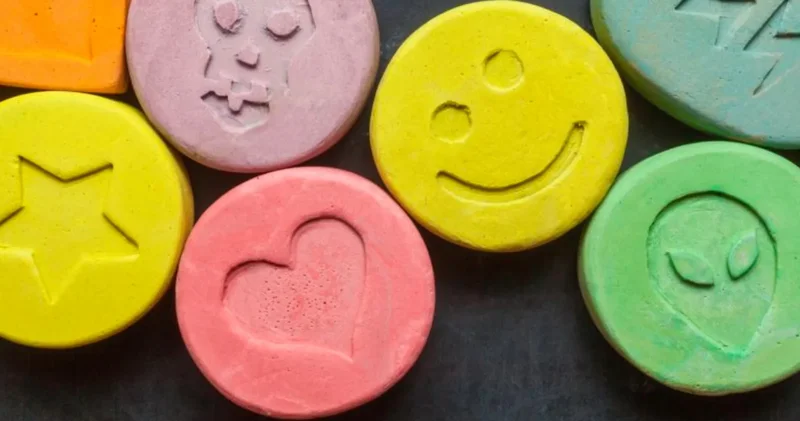 Tasarım uyuşturucular da bulunan 10 farklı kimyasal yasaklandı: Eroin ve kokain ile aynı sınıfta kabul edilecek