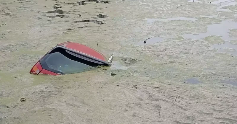 Samsun da otomobil sulama göletine devrildi: 2 yaralı