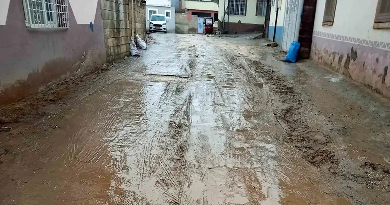 Araban’da vatandaşların çamur çilesi