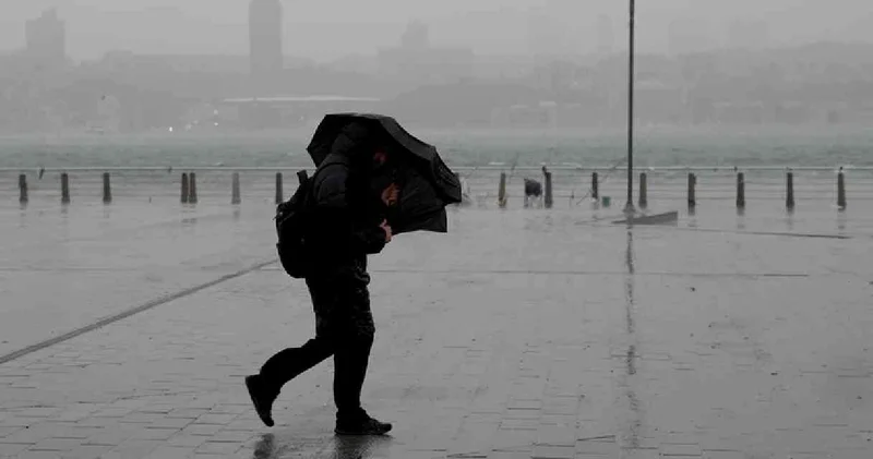 İstanbul da dün geceki felaketten geriye bu kareler kaldı! Hayat adeta felç oldu