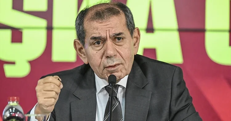 Galatasaray Başkanı Dursun Özbek ten yağmurluk ve transfer açıklaması: Özür diliyorum