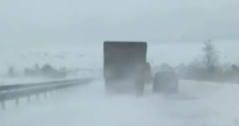 Tipi bastırdı ulaşım durdu: Araçlar geri gönderiliyor