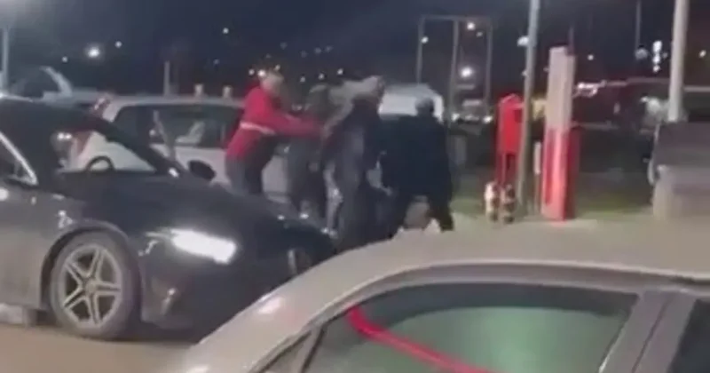 Akaryakıt istasyonunu boks ringine çevirdiler