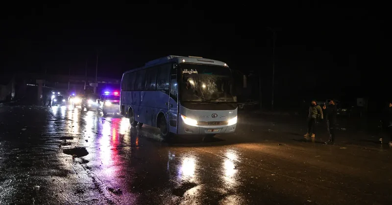 Köşeye sıkışan teröristler 6 otobüsle tahliye edildi! Bölge tamamen temizlendi