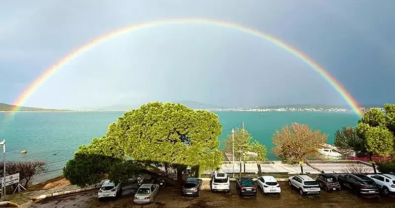 Ayvalık ta sağanak ve fırtına sonrası gökkuşağı