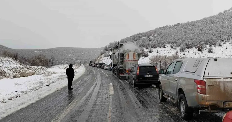 Eskişehir Seyitgazi yolunda kuyruk oluştu