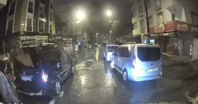 Pendik’te trafik tartışması: Servis minibüsünün camını yumrukladı; Seni vururum diye bağırdı