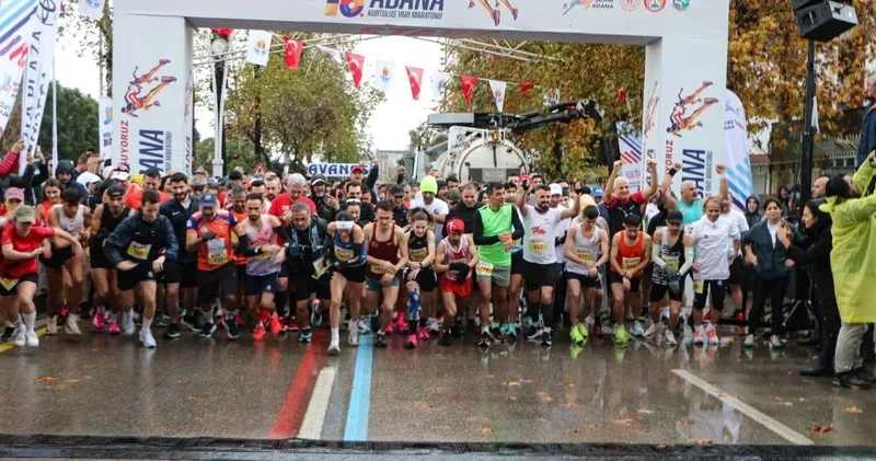 Adana da 3 bin kişi sağanak altında koştu