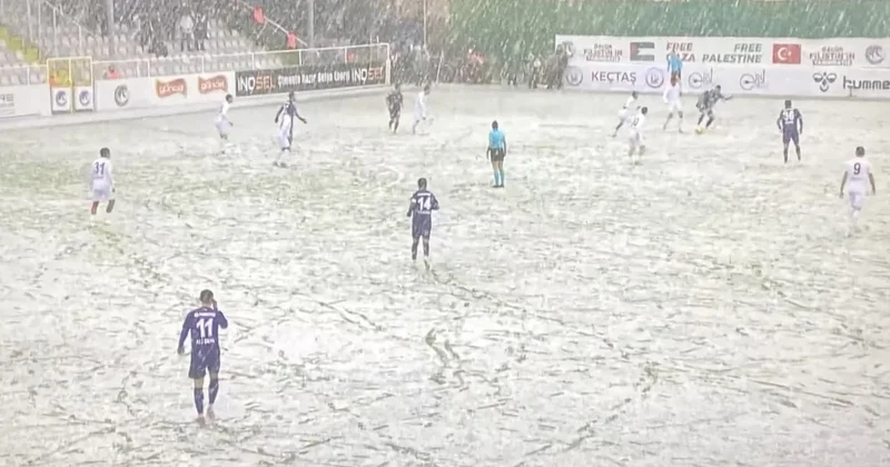 Ankara daki maçta göz gözü görmedi! Yoğun kar yağışı Sözcü Gazetesi