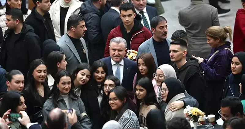 Gençlik ve Spor Bakanlığı ndan genç sanatçılara dev hizmet! Bakan Bak programa katıldı Spor Haberleri