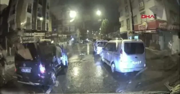 Pendik te trafik magandası önünü kestiği sürücüye tehditler savurdu