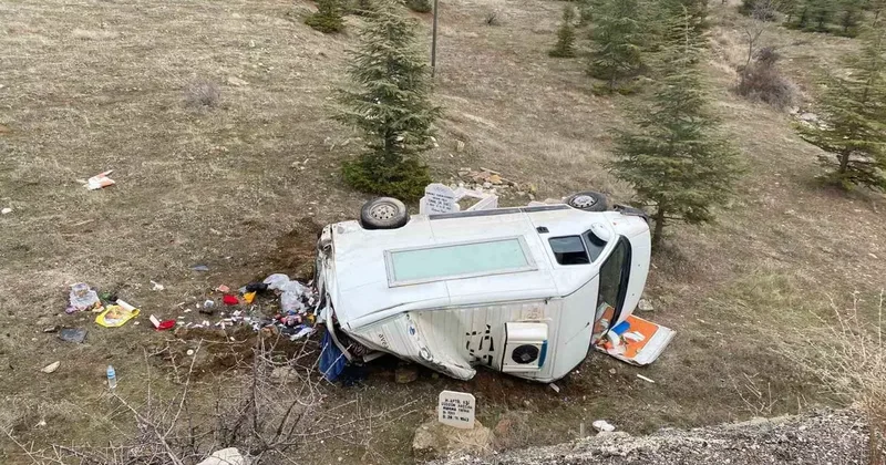 Kontrolden çıkan kamyonet şarampole yuvarlandı: 3 yaralı