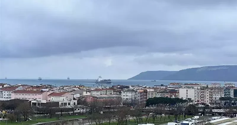 Çanakkale de boğaz trafiği yeniden açıldı