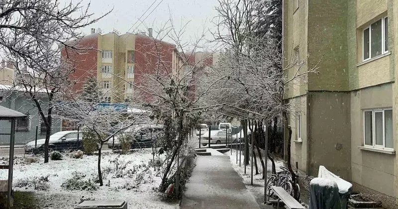 Eskişehir’de sabah saatlerinde kar yağışı etkili oldu