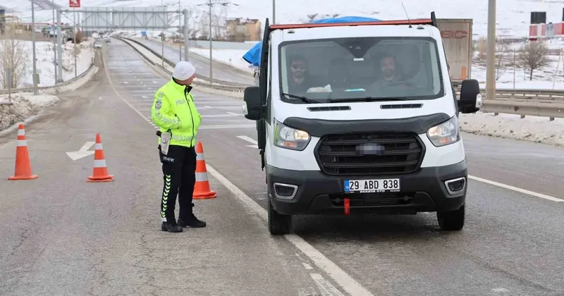 Sivas Kayseri kara yolu araç ulaşımına kapatıldı