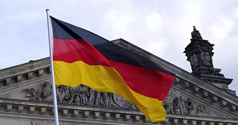 Batı hayranlarına soğuk duş! Almanya dan çarpıcı rapor: 5 kişiden biri göç düşüncesinde