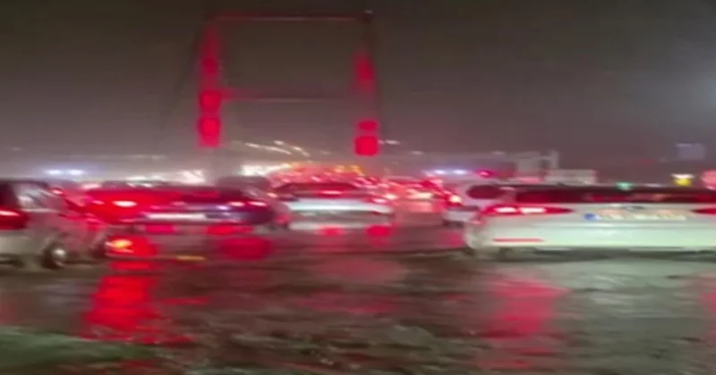 İstanbul u sağanak vurdu: Ev ve iş yerlerini su bastı, sürücüler güçlükle ilerledi Sözcü Gazetesi